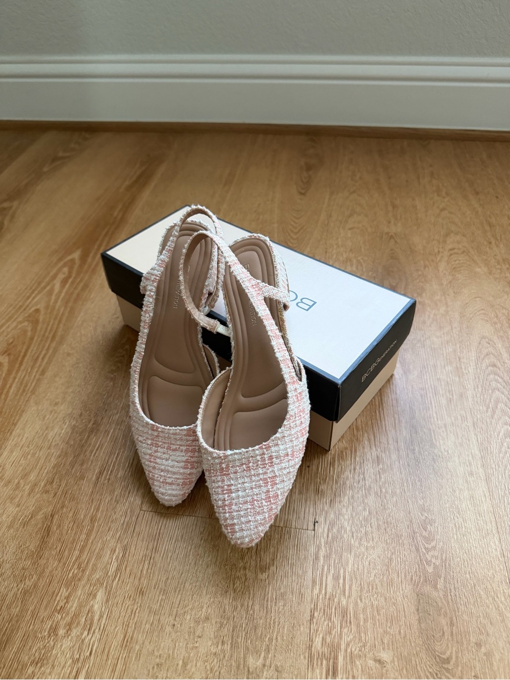 BCBG LIGHT PINK TWEED SLINGBACK FLATS SIZE 7.5